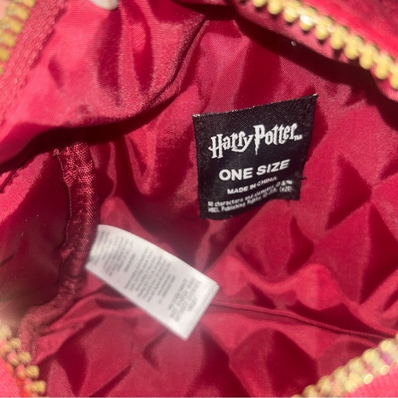 Harry Potter House Gryffindor Cosmetic,  makeup bag. - Picture 8 of 10